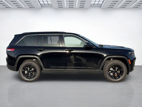 New 2026 Jeep Grand Cherokee Altitude AWD/4WD image 2