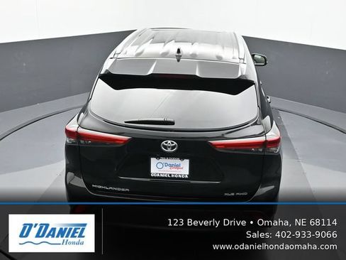 Used 2023 Toyota Highlander XLE AWD/4WD image 17