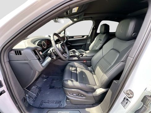 New 2026 Porsche Cayenne Coupe AWD/4WD image 5