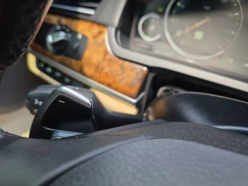 Used 2015 BMW 750Li RWD image 21