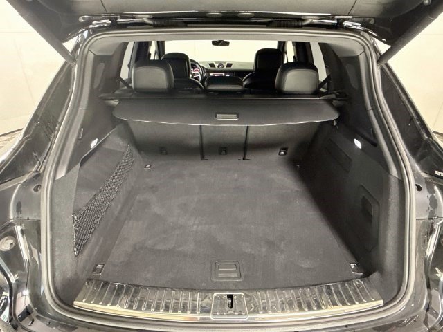 Used 2023 Porsche Cayenne w/ Premium Package AWD/4WD image 33