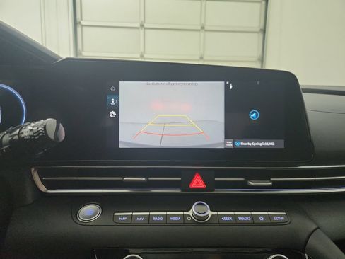 Used 2025 Hyundai Elantra SEL FWD image 27