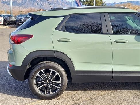 Used 2025 Chevrolet TrailBlazer LT w/ LT Cold Weather Package image 4