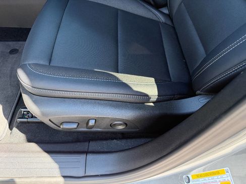 Used 2025 Chevrolet Equinox EV LT image 28