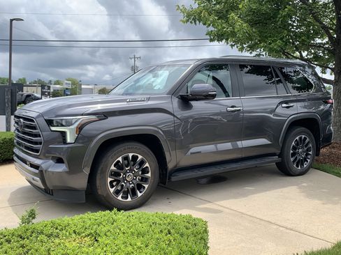 Used 2024 Toyota Sequoia Limited AWD/4WD image 5