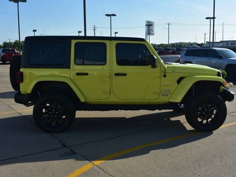 Used 2023 Jeep Wrangler Unlimited Sahara w/ Cold Weather Group AWD/4WD image 4