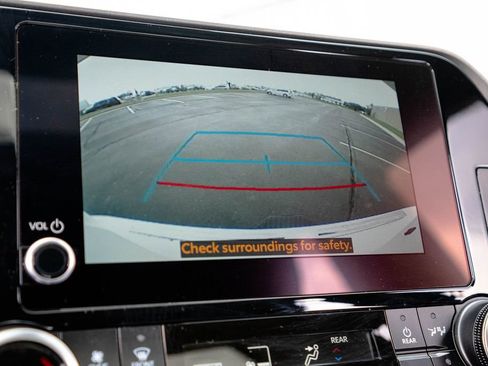 Used 2025 Toyota Highlander XLE AWD/4WD image 28
