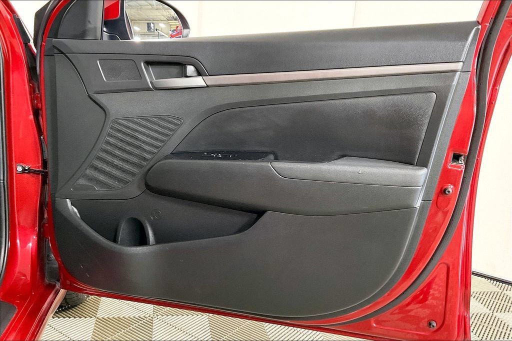 Used 2017 Hyundai Elantra Limited FWD image 22