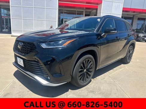 Used 2025 Toyota Highlander XSE AWD/4WD image 2