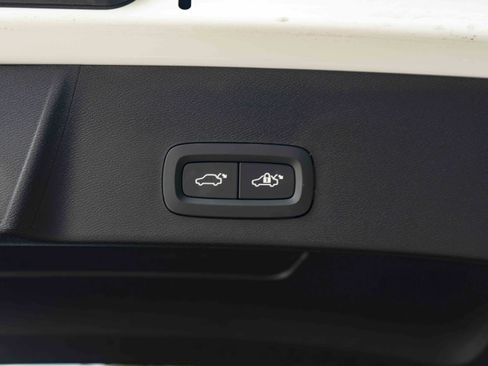 Used 2025 Volvo XC40 B5 Core AWD/4WD image 42