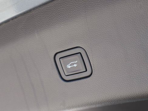 Used 2020 Buick Enclave Premium w/ Sun and Sites Package FWD image 17