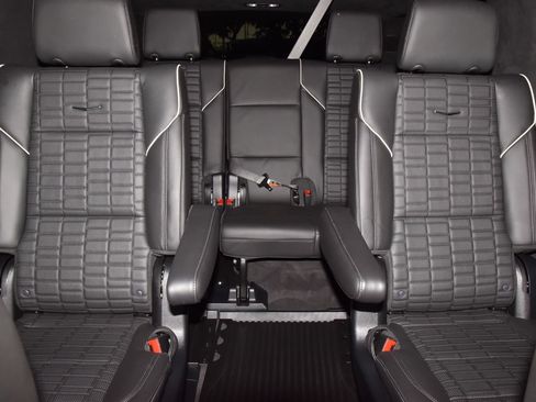 Used 2025 Cadillac Escalade ESV Premium Luxury Platinum AWD/4WD image 23