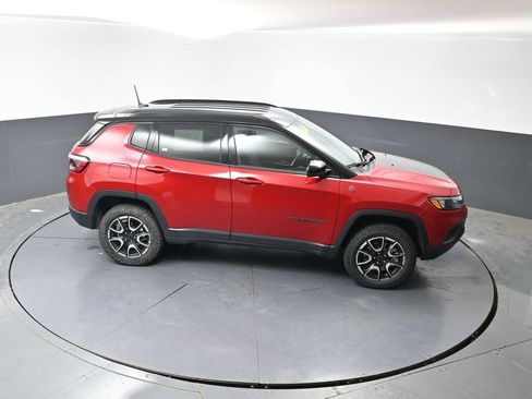 Used 2025 Jeep Compass Trailhawk AWD/4WD image 43