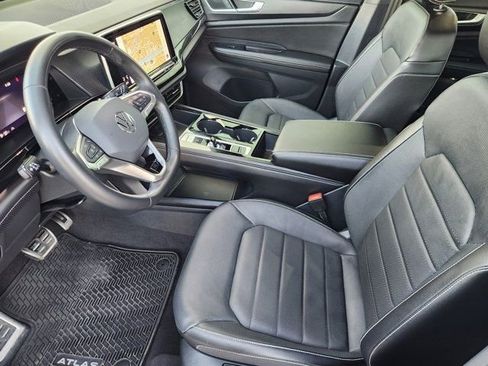 Used 2024 Volkswagen Atlas Cross Sport SEL R-Line image 4