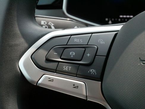 Certified 2025 Volkswagen Taos SE AWD/4WD image 26