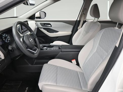 Certified 2023 Nissan Rogue SV FWD image 9