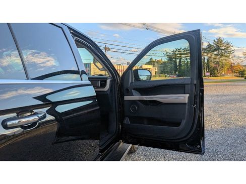 Used 2023 Ford Expedition Max Limited image 11