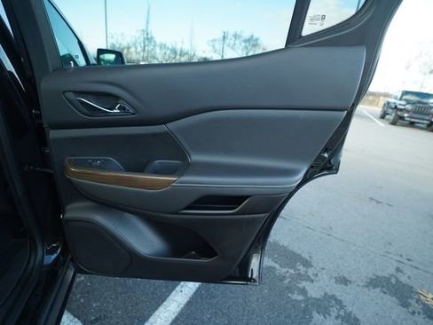 Used 2023 GMC Acadia SLE w/ Driver Convenience Package image 22