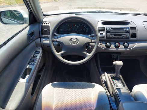 Used 2004 Toyota Camry LE FWD image 9