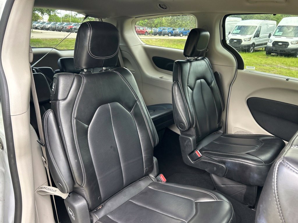 Used 2023 Chrysler Pacifica Touring-L FWD image 44