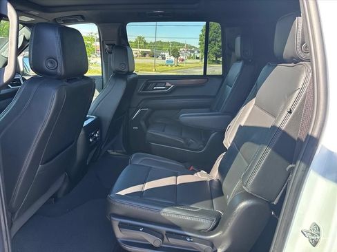Used 2026 GMC Yukon XL Denali w/ Sun & Power Step Package AWD/4WD image 17
