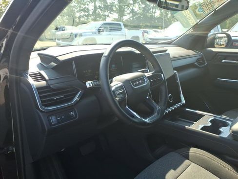 Used 2025 GMC Acadia Elevation image 7