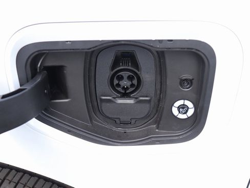 Used 2025 Ford F150 Lightning XLT image 10