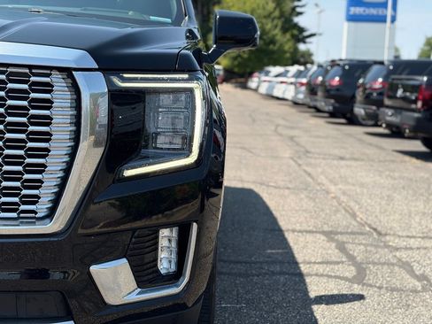 Used 2022 GMC Yukon Denali w/ Denali Ultimate Package AWD/4WD image 3