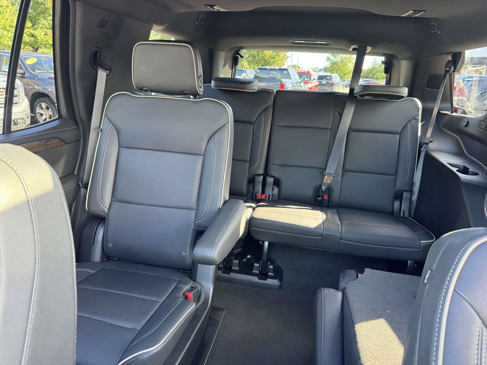 Used 2024 Chevrolet Tahoe Premier AWD/4WD image 40