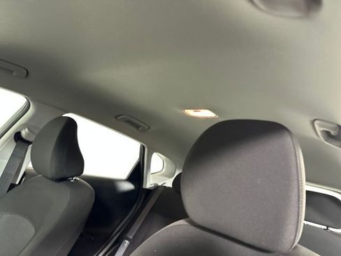 Used 2025 Hyundai Kona SE image 12