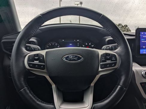 Used 2022 Ford Explorer XLT image 25