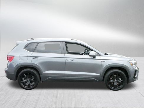 Certified 2022 Volkswagen Taos SE image 8
