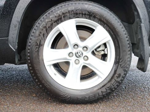 Used 2023 Toyota Highlander LE image 9