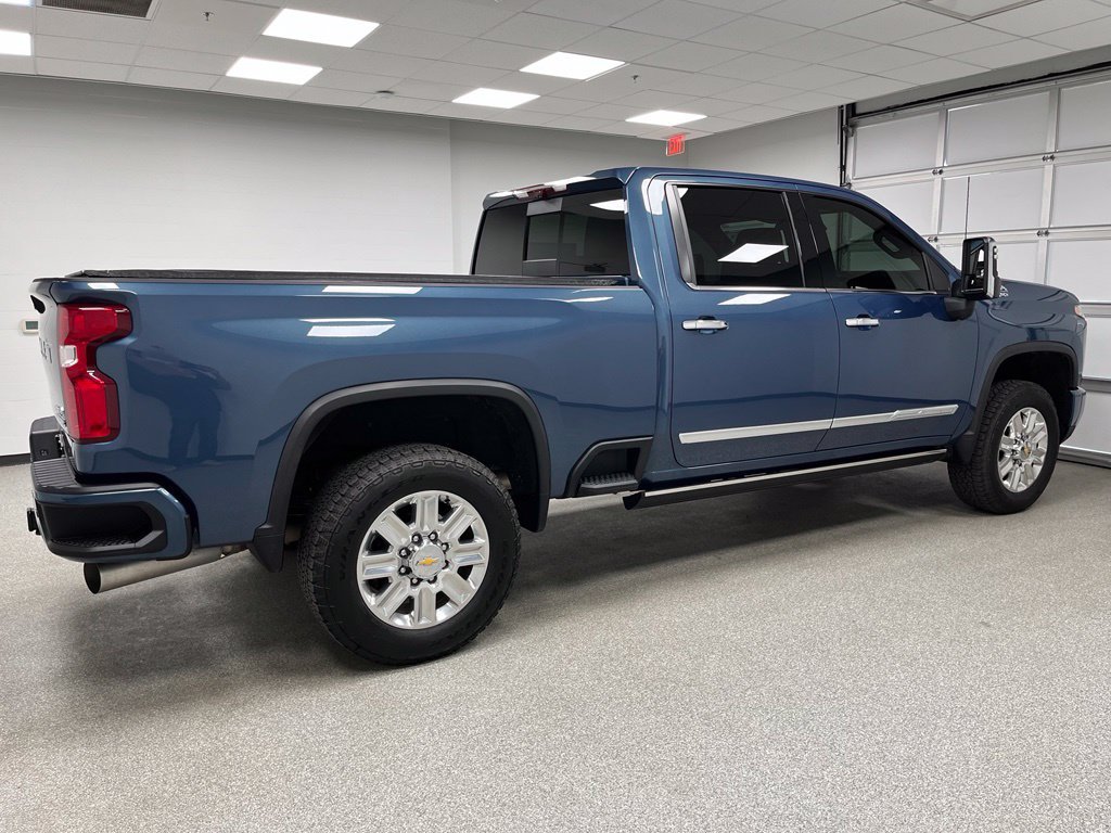 Used 2024 Chevrolet Silverado 2500 High Country w/ Technology Package AWD/4WD image 11