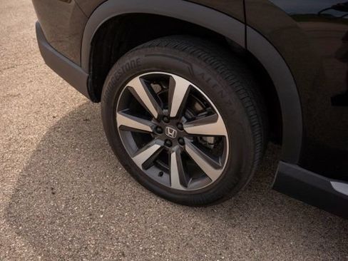 Used 2025 Honda Pilot Touring image 10