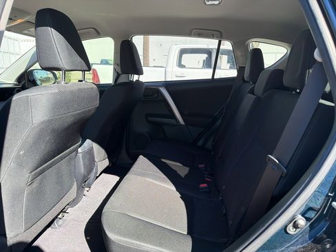Used 2018 Toyota RAV4 LE image 10