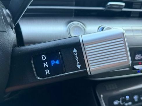 Used 2025 Hyundai Kona Limited FWD image 15