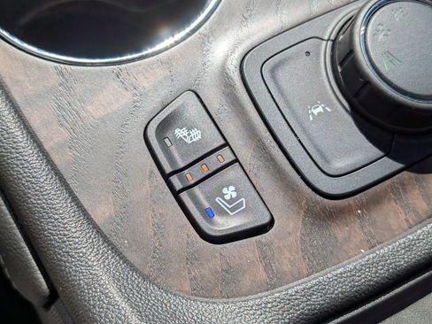 Used 2021 GMC Acadia Denali w/ Denali Technology Package FWD image 27