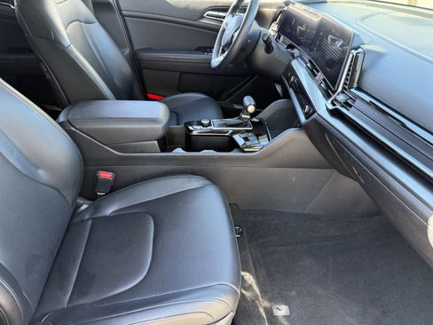 Certified 2024 Kia Sportage EX image 9