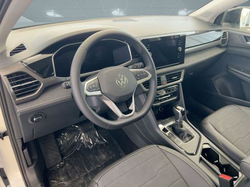 New 2026 Volkswagen Taos SE image 4