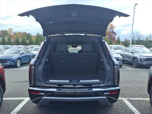 Used 2026 Cadillac Vistiq Sport w/ LPO, Floor Liner Package image 8