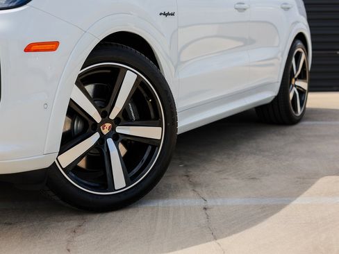 New 2025 Porsche Cayenne S image 12