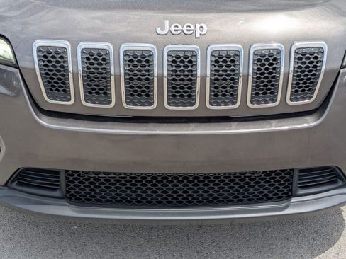 Used 2019 Jeep Cherokee Latitude Plus w/ Comfort/Convenience Group AWD/4WD image 9