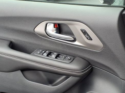 New 2027 Chrysler Pacifica Limited AWD/4WD image 13