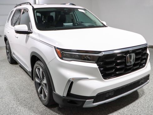 Used 2024 Honda Pilot Elite image 5