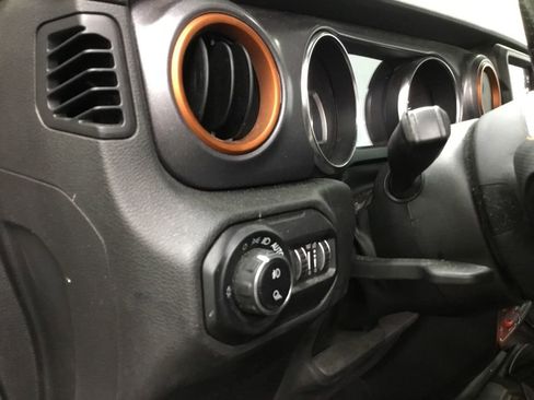 Used 2022 Jeep Gladiator Mojave w/ Cold Weather Group AWD/4WD image 7