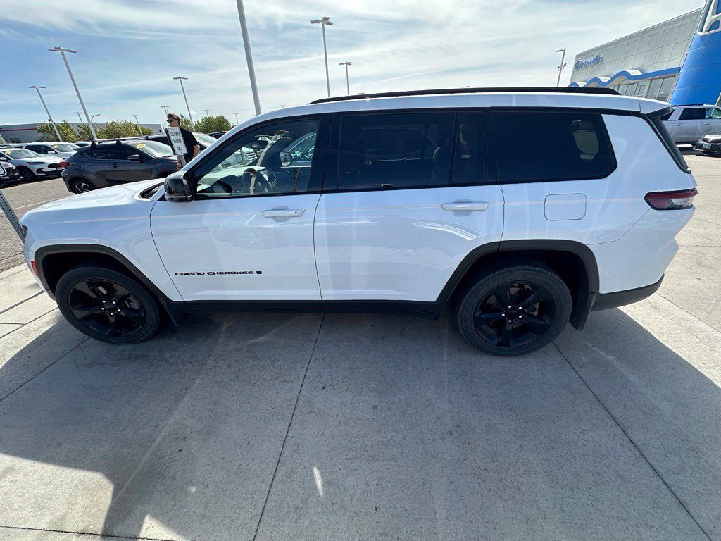 Used 2023 Jeep Grand Cherokee L Laredo AWD/4WD image 10
