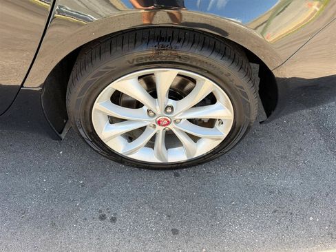 Used 2018 Jaguar XF Premium RWD image 21