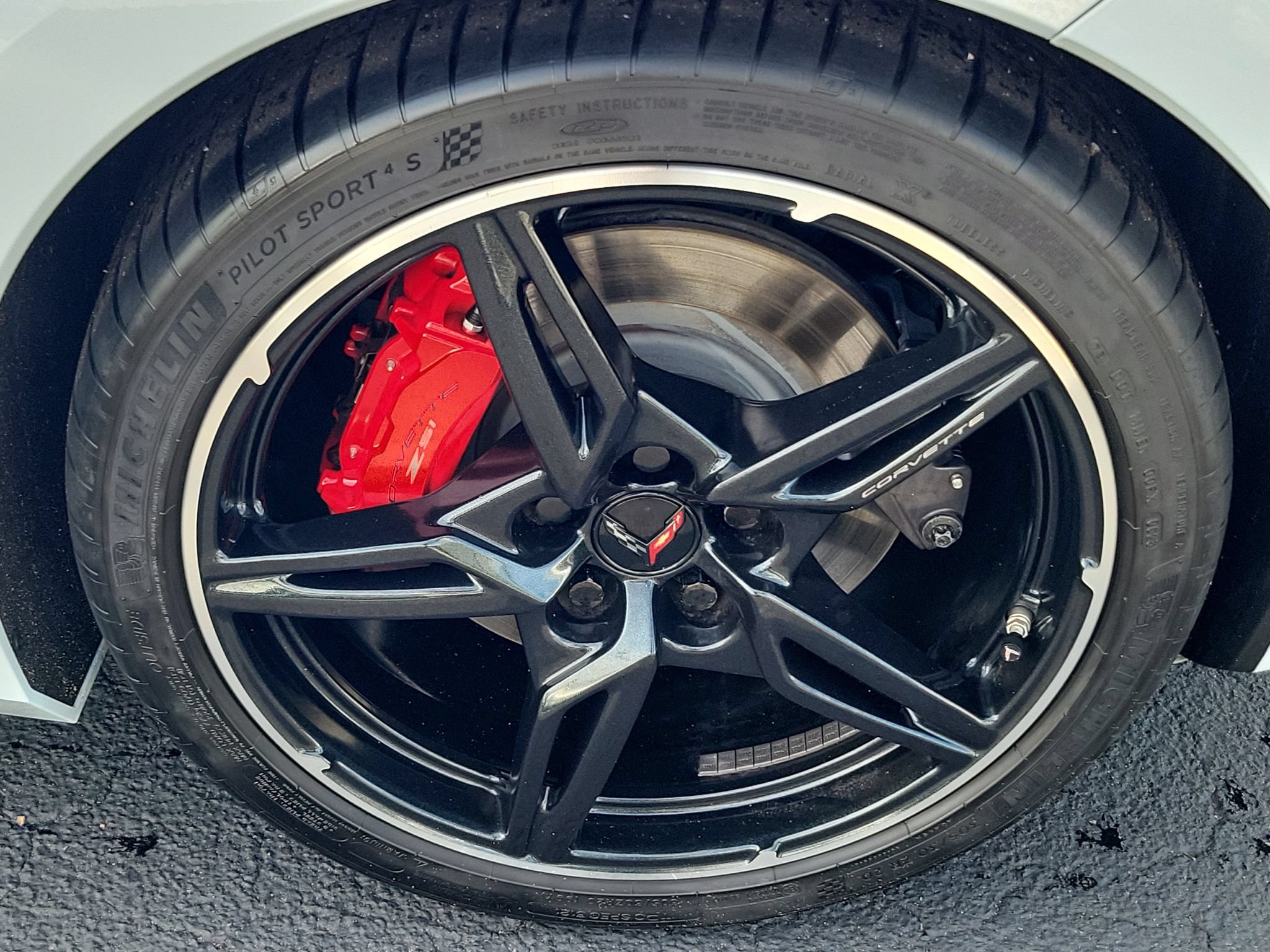 Used 2024 Chevrolet Corvette Stingray Preferred Cpe w/ Z51 Performance Package RWD image 8