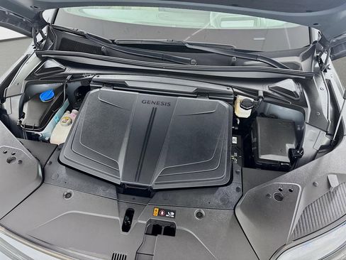 New 2024 Genesis GV60 RWD image 31